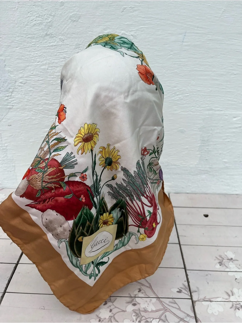 Gucci Silk Botanical Scarf in White and Brown